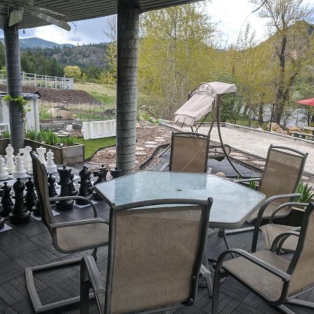 Noble House Suites B&B Grand Forks Bagian luar foto