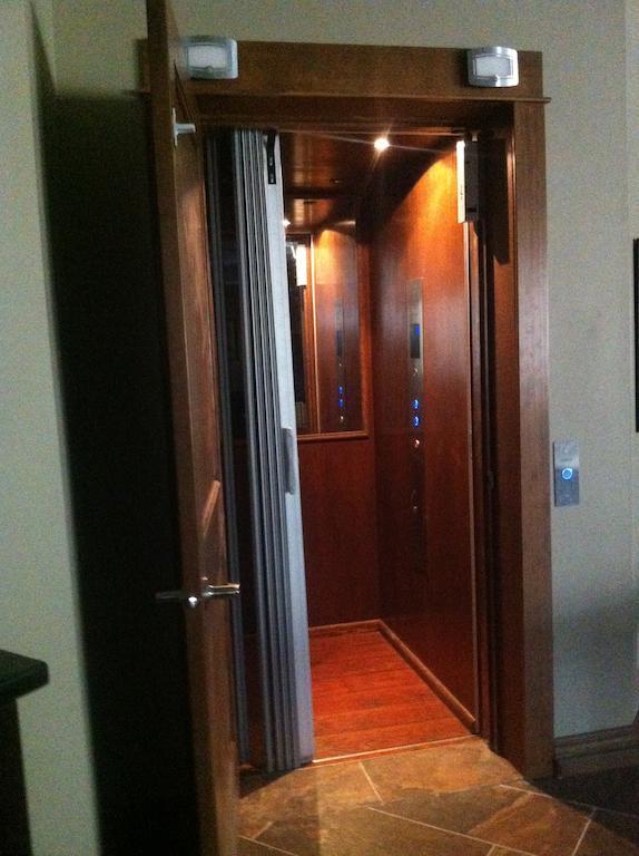 Noble House Suites B&B Grand Forks Bagian luar foto