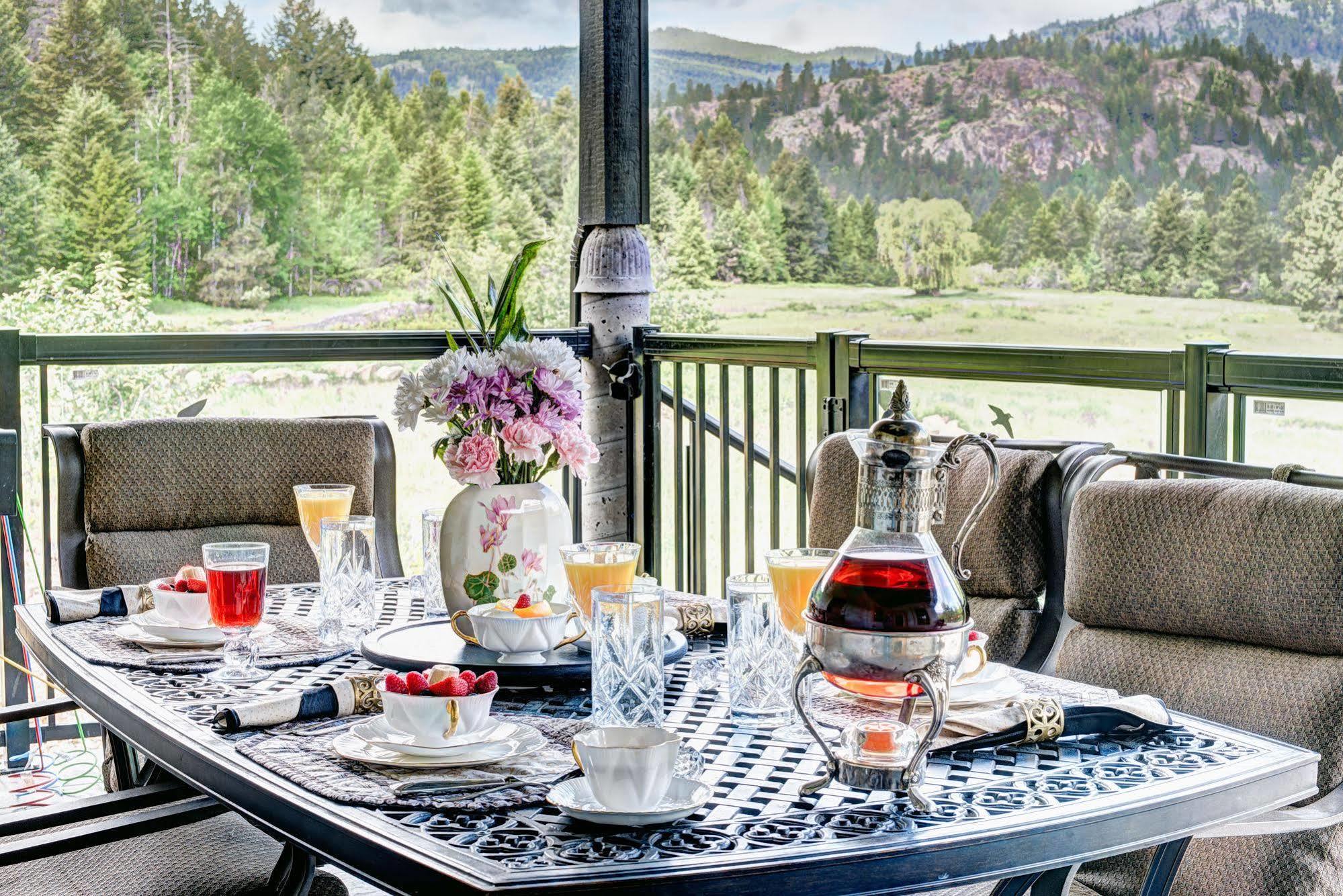 Noble House Suites B&B Grand Forks Bagian luar foto