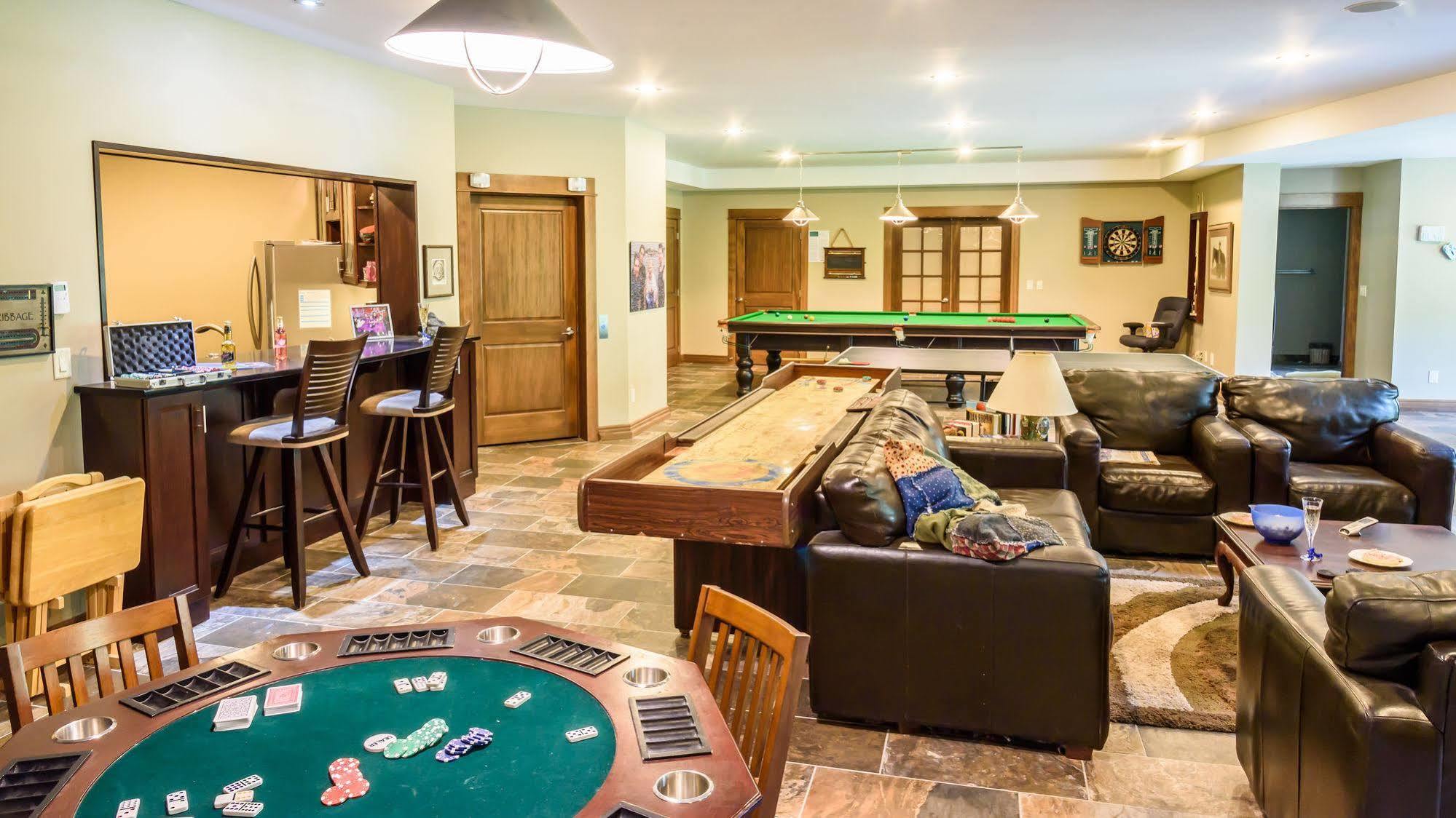Noble House Suites B&B Grand Forks Bagian luar foto