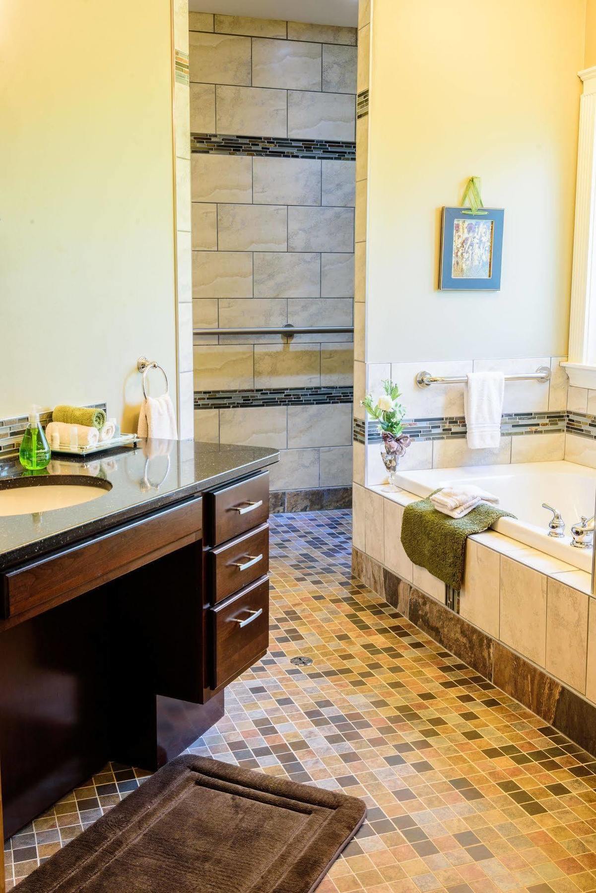 Noble House Suites B&B Grand Forks Bagian luar foto