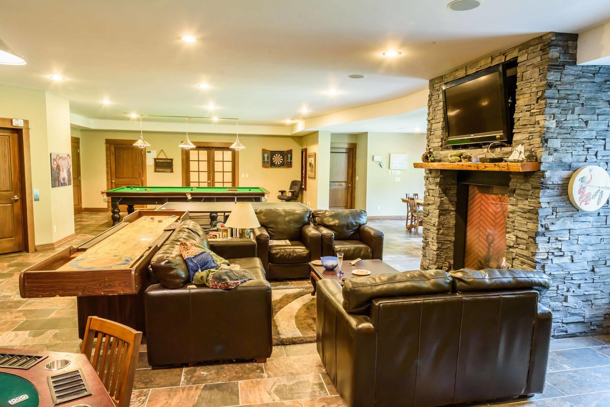 Noble House Suites B&B Grand Forks Bagian luar foto