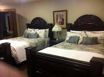 Noble House Suites B&B Grand Forks Bagian luar foto